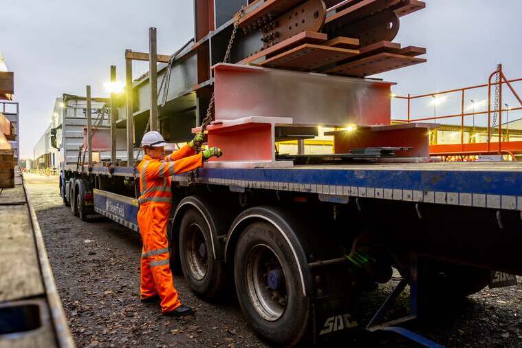 Transport von Metallbau